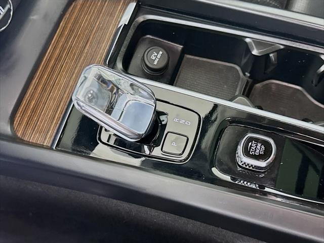 2023 Volvo XC60 B5 Ultimate Bright Theme