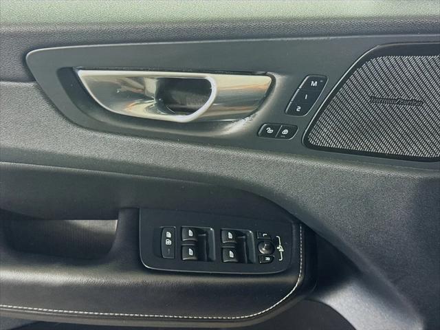 2023 Volvo XC60 B5 Ultimate Bright Theme