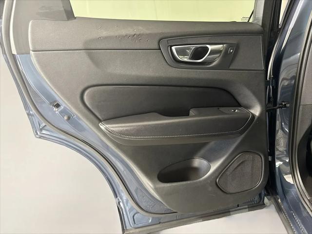 2023 Volvo XC60 B5 Ultimate Bright Theme