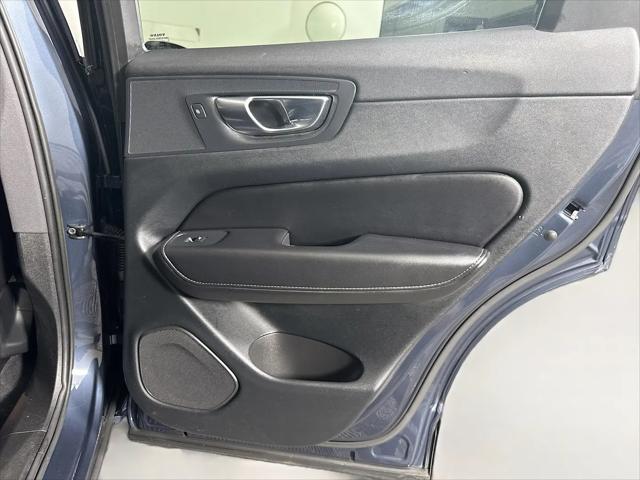 2023 Volvo XC60 B5 Ultimate Bright Theme