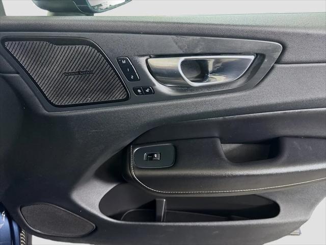 2023 Volvo XC60 B5 Ultimate Bright Theme