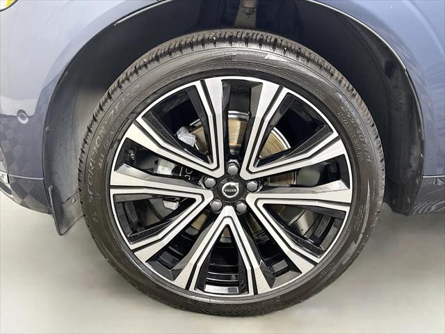 2023 Volvo XC60 B5 Ultimate Bright Theme