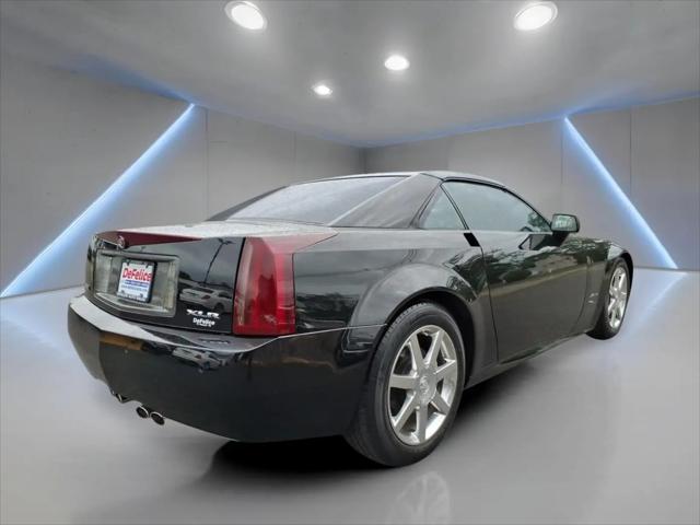 2005 Cadillac XLR Standard