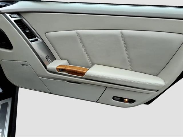 2005 Cadillac XLR Standard