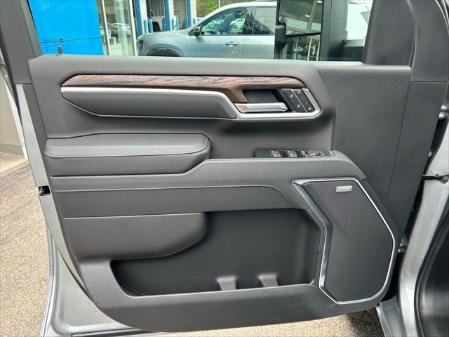 2026 GMC Sierra 2500HD Crew Cab, Standard Bed, SLT, 4WD