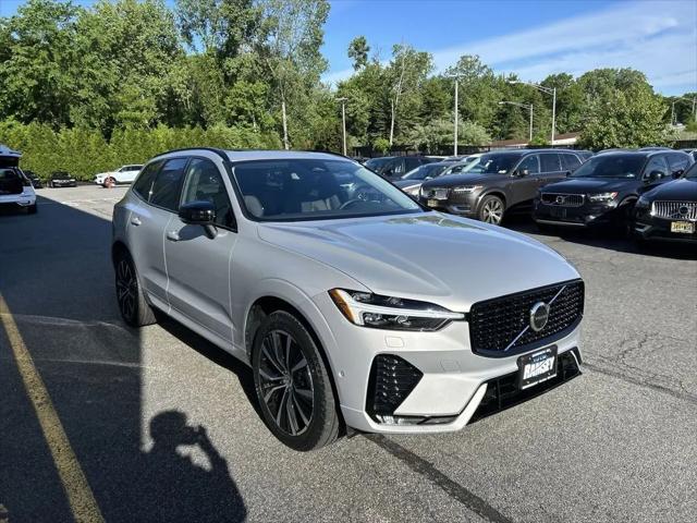 2023 Volvo XC60 B5 Plus Dark Theme