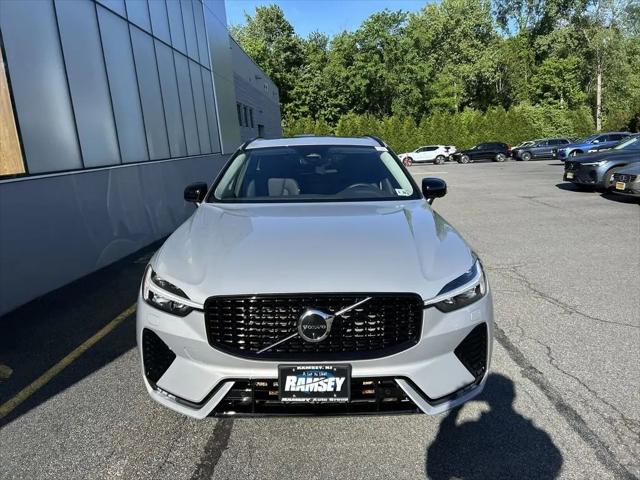 2023 Volvo XC60 B5 Plus Dark Theme