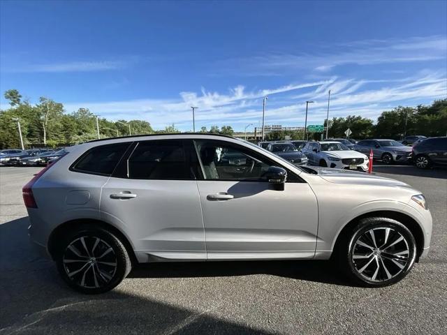 2023 Volvo XC60 B5 Plus Dark Theme