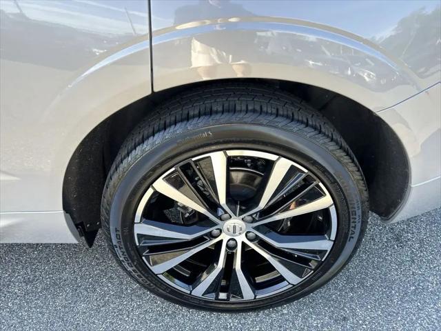 2023 Volvo XC60 B5 Plus Dark Theme