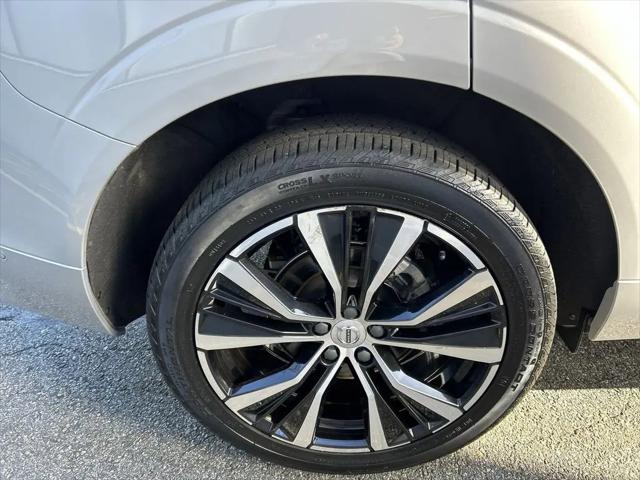 2023 Volvo XC60 B5 Plus Dark Theme