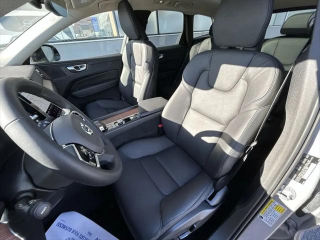 2023 Volvo XC60 B5 Plus Dark Theme