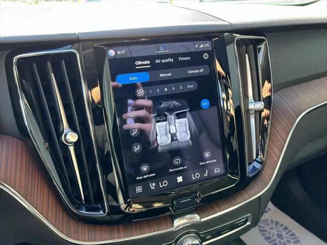 2023 Volvo XC60 B5 Plus Dark Theme