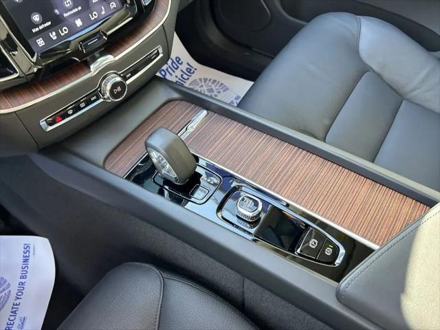 2023 Volvo XC60 B5 Plus Dark Theme