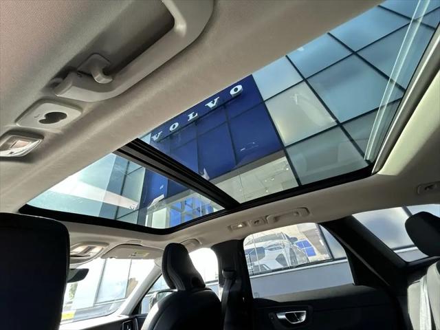 2023 Volvo XC60 B5 Plus Dark Theme