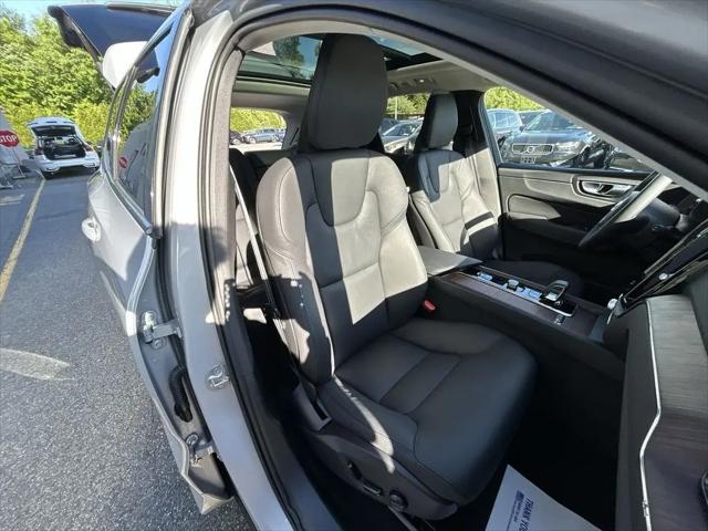 2023 Volvo XC60 B5 Plus Dark Theme
