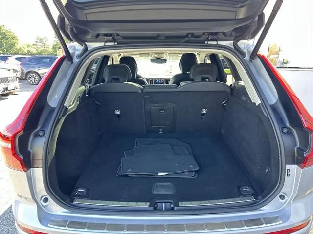2023 Volvo XC60 B5 Plus Dark Theme