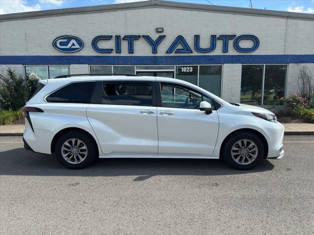 2023 Toyota Sienna XLE