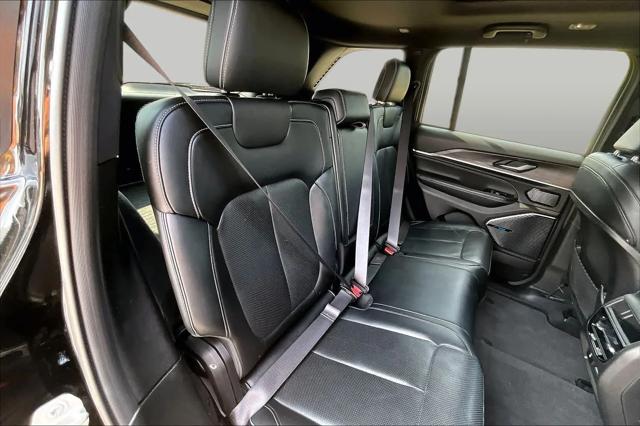 2022 Jeep Grand Cherokee Overland 4x2