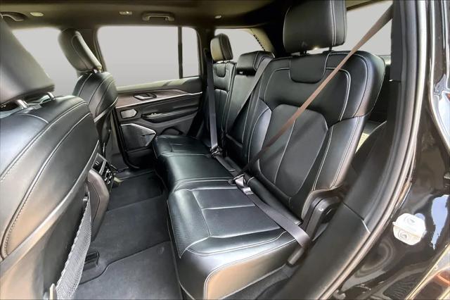 2022 Jeep Grand Cherokee Overland 4x2