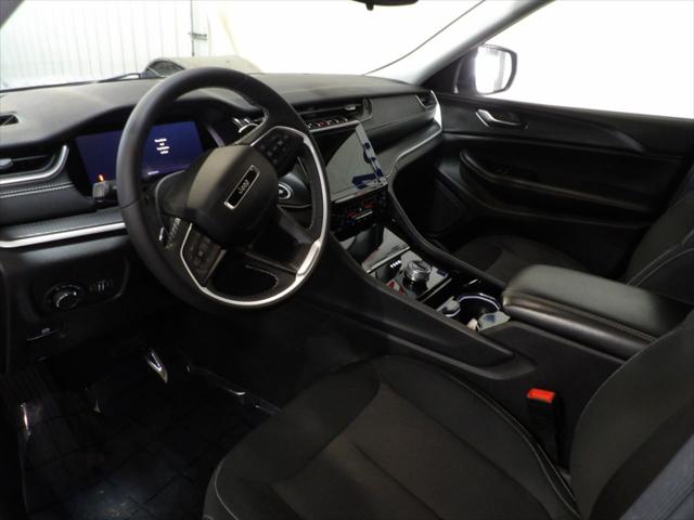 2023 Jeep Grand Cherokee L Laredo 4x4