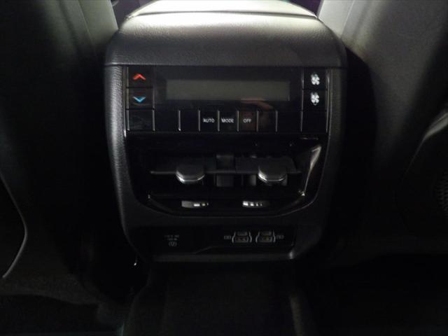 2023 Jeep Grand Cherokee L Laredo 4x4