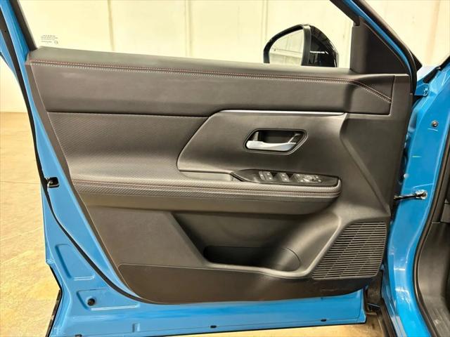 2025 Nissan Kicks SR FWD