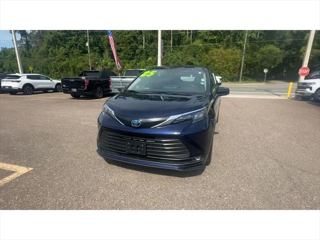 2025 Toyota Sienna XLE
