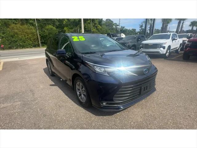 2025 Toyota Sienna XLE