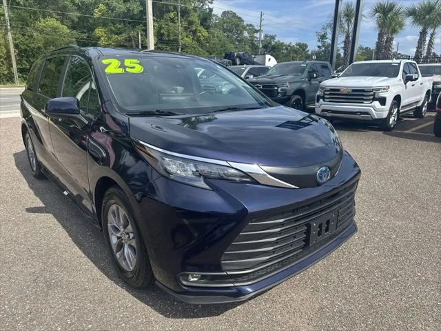 2025 Toyota Sienna XLE