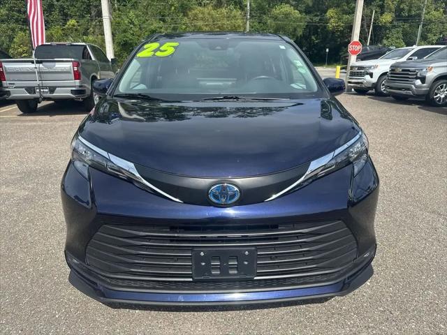 2025 Toyota Sienna XLE
