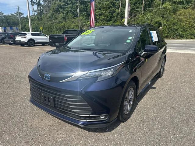 2025 Toyota Sienna XLE
