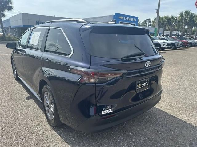 2025 Toyota Sienna XLE