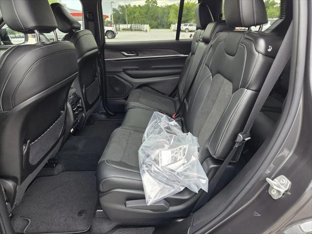 2026 Jeep Grand Cherokee L Altitude 4x2