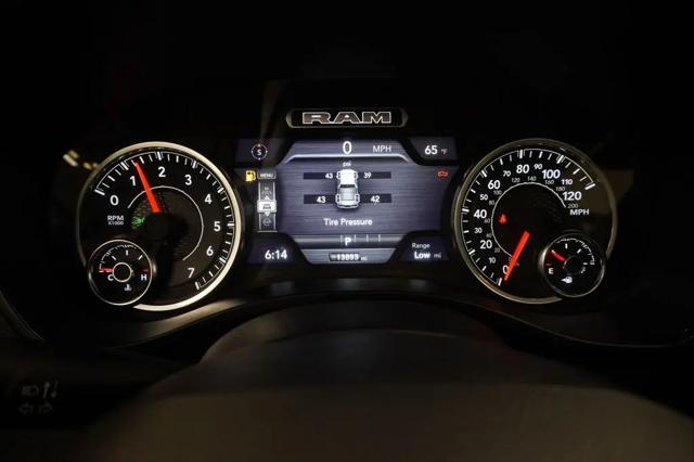 2025 Ram 1500 Big Horn Crew Cab 4x4 5'7" Box