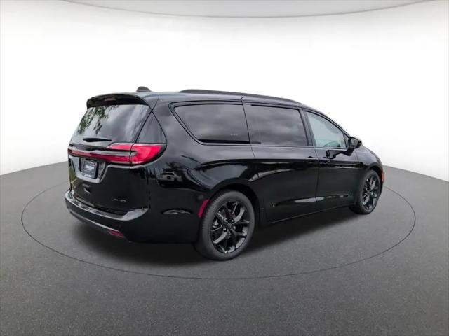 2027 Chrysler Pacifica Limited