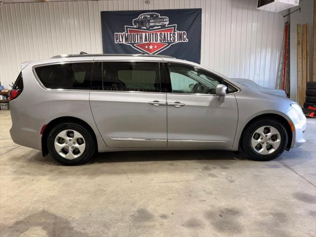 2017 Chrysler Pacifica Touring-L Plus