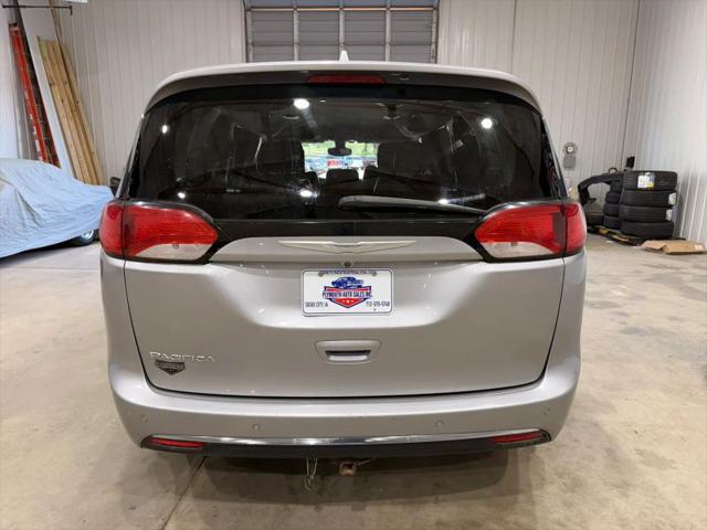 2017 Chrysler Pacifica Touring-L Plus