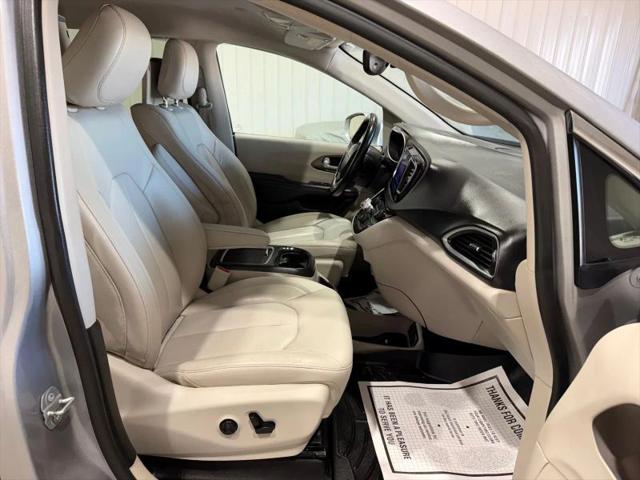 2017 Chrysler Pacifica Touring-L Plus