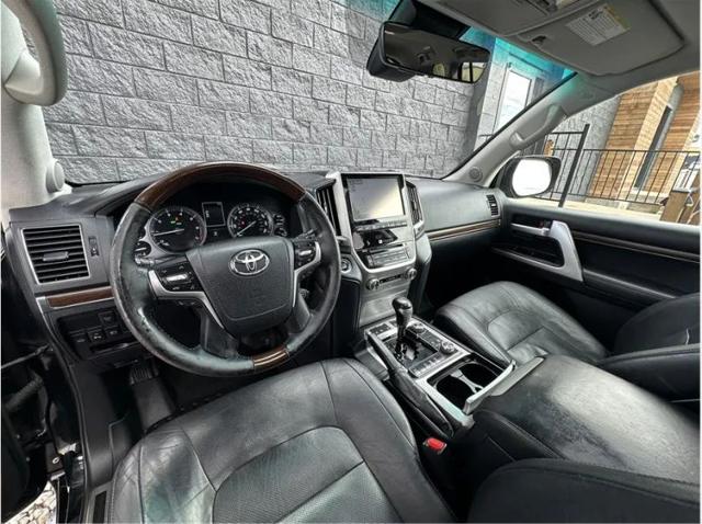 2016 Toyota Land Cruiser V8