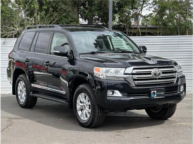 2016 Toyota Land Cruiser V8