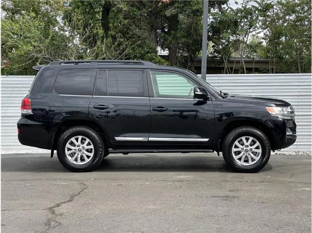 2016 Toyota Land Cruiser V8