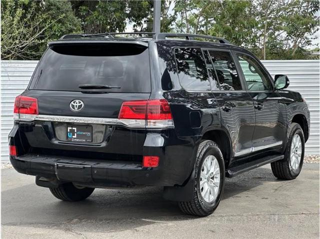 2016 Toyota Land Cruiser V8
