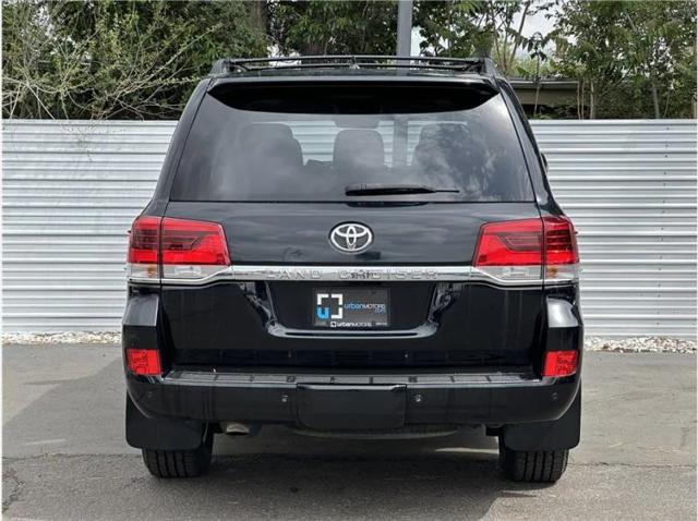 2016 Toyota Land Cruiser V8