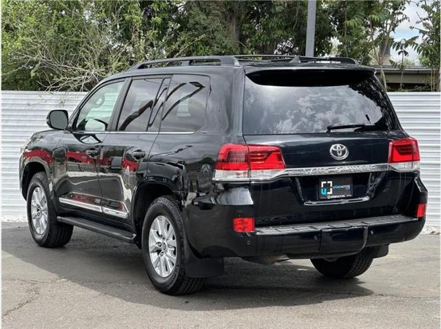 2016 Toyota Land Cruiser V8