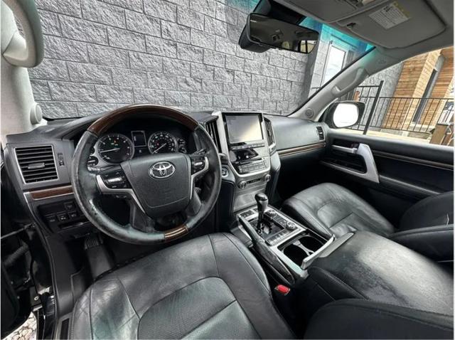 2016 Toyota Land Cruiser V8