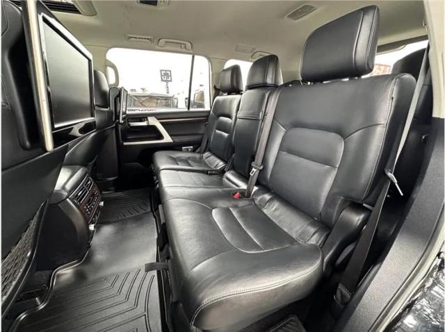 2016 Toyota Land Cruiser V8