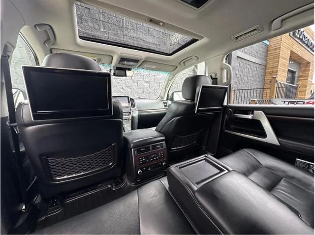 2016 Toyota Land Cruiser V8