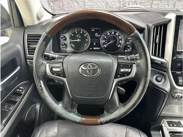 2016 Toyota Land Cruiser V8