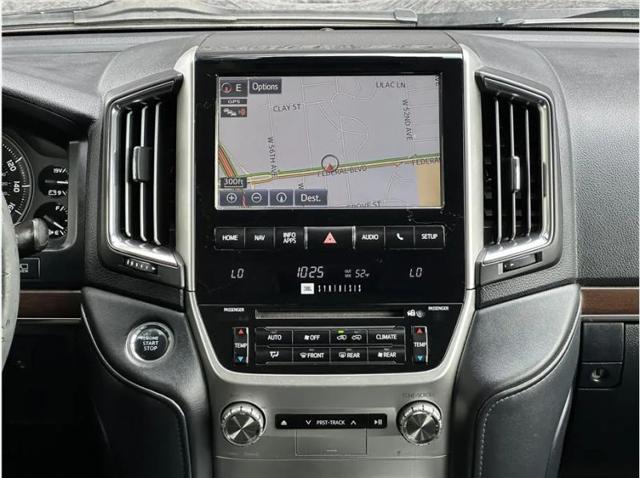 2016 Toyota Land Cruiser V8