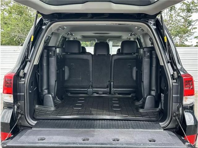 2016 Toyota Land Cruiser V8